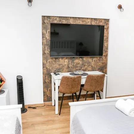 Ellie 3* Znojmo