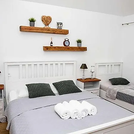 Hotel apartamentowy Ellie 3*